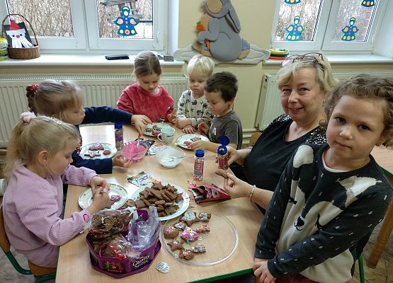 Grafika 16: WIGILIJNY CZAS