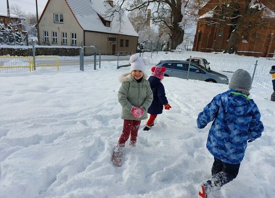 Grafika 5: KOCHAMY ZABAWY NA ŚNIEGU