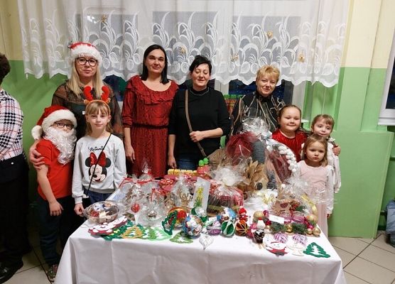 Grafika 2: KIERMASZ  ŚWIĄTECZNY