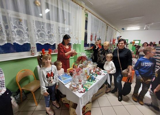 Grafika 3: KIERMASZ  ŚWIĄTECZNY