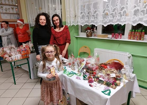 Grafika 7: KIERMASZ  ŚWIĄTECZNY