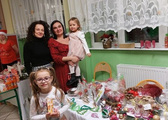 Grafika 8: KIERMASZ  ŚWIĄTECZNY