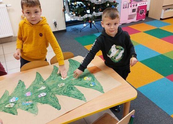 Grafika 4: ŚWIĘTA  TUŻ, TUŻ