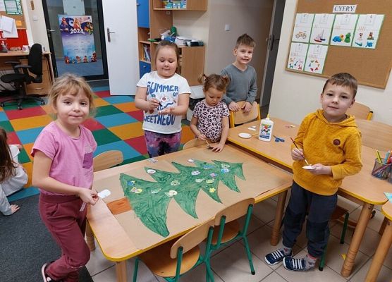 Grafika 5: ŚWIĘTA  TUŻ, TUŻ