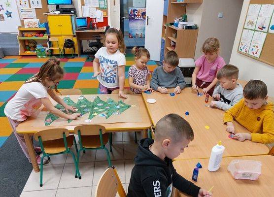 Grafika 7: ŚWIĘTA  TUŻ, TUŻ