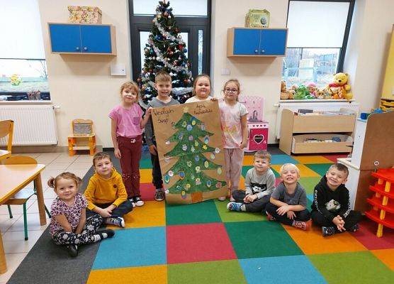 Grafika 9: ŚWIĘTA  TUŻ, TUŻ