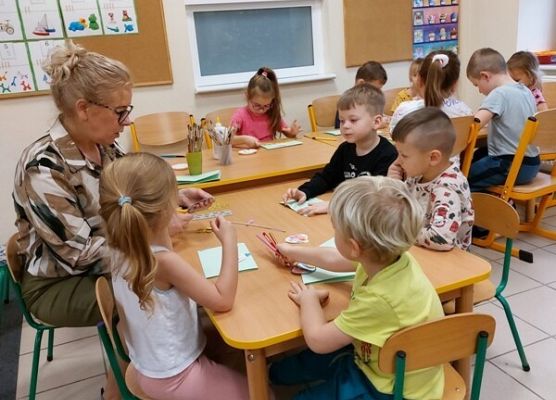 Grafika 12: ŚWIĘTA  TUŻ, TUŻ