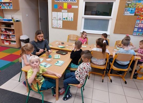 Grafika 14: ŚWIĘTA  TUŻ, TUŻ