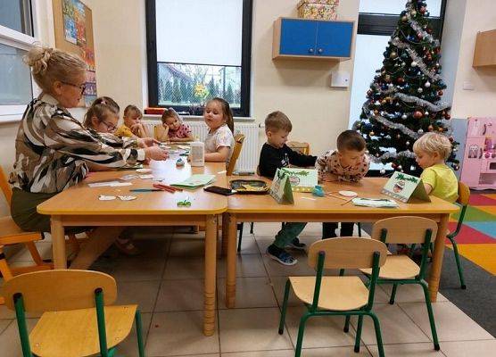 Grafika 17: ŚWIĘTA  TUŻ, TUŻ