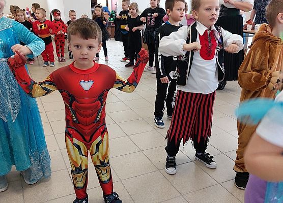 Grafika 33: Bal karnawałowy