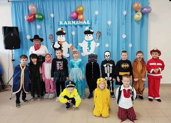 Grafika 1: Bal karnawałowy