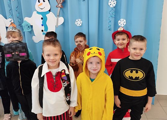 Grafika 3: Bal karnawałowy