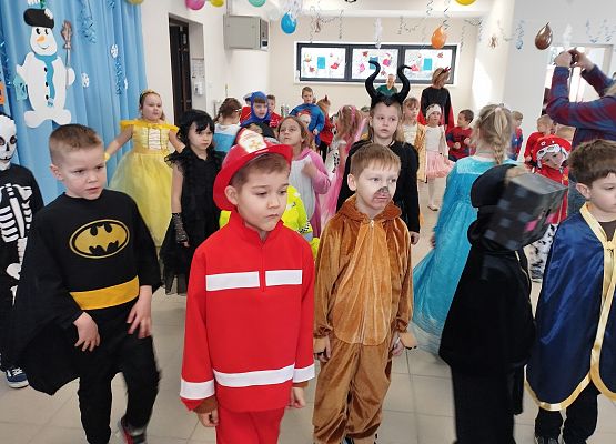 Grafika 5: Bal karnawałowy