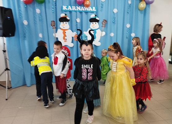 Grafika 8: Bal karnawałowy