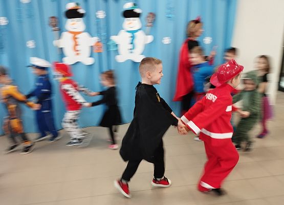 Grafika 9: Bal karnawałowy