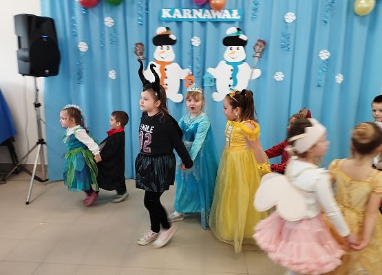 Grafika 10: Bal karnawałowy