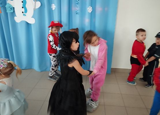 Grafika 13: Bal karnawałowy