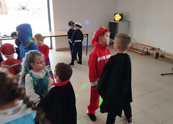 Grafika 15: Bal karnawałowy