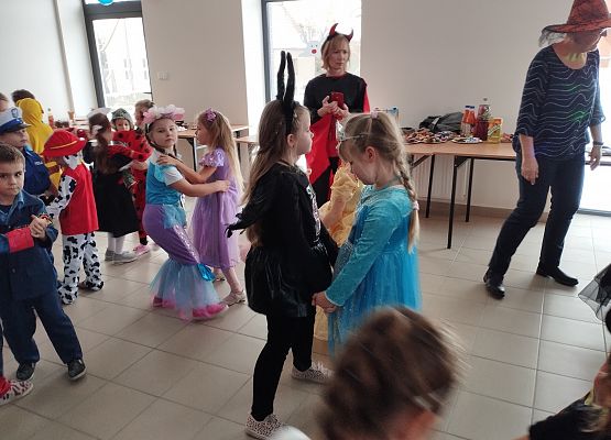 Grafika 16: Bal karnawałowy