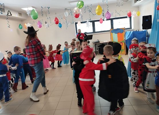 Grafika 19: Bal karnawałowy