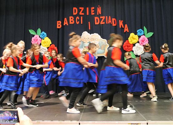 Uroczystości z okazji Dnia Babci i Dziadka w Zespole Szkół w Garczegorzu.