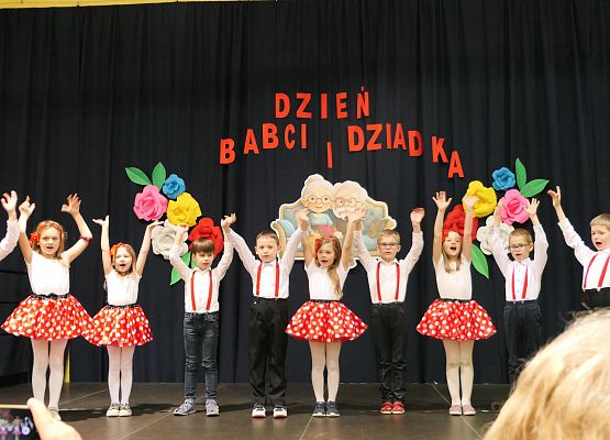 Uroczystości z okazji Dnia Babci i Dziadka w Zespole Szkół w Garczegorzu.