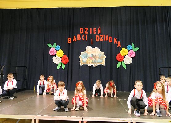 Uroczystości z okazji Dnia Babci i Dziadka w Zespole Szkół w Garczegorzu.