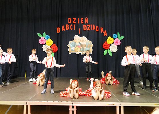 Uroczystości z okazji Dnia Babci i Dziadka w Zespole Szkół w Garczegorzu.