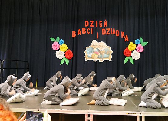 Uroczystości z okazji Dnia Babci i Dziadka w Zespole Szkół w Garczegorzu.