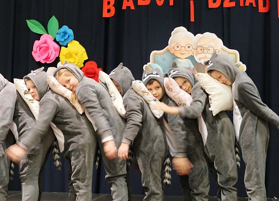 Uroczystości z okazji Dnia Babci i Dziadka w Zespole Szkół w Garczegorzu.