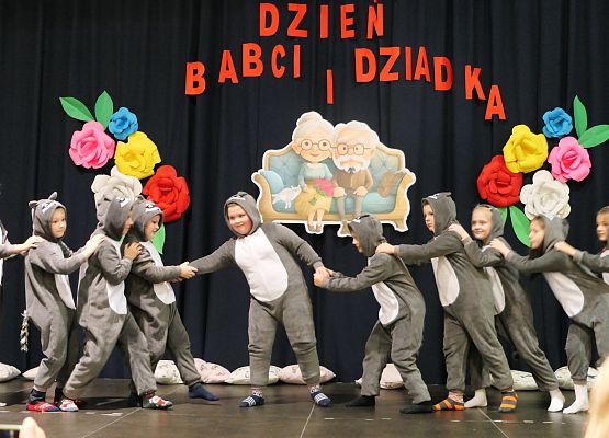 Uroczystości z okazji Dnia Babci i Dziadka w Zespole Szkół w Garczegorzu.