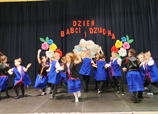 Uroczystości z okazji Dnia Babci i Dziadka w Zespole Szkół w Garczegorzu.