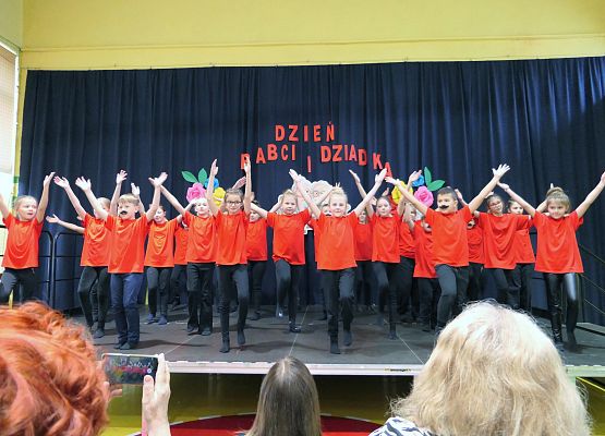 Uroczystości z okazji Dnia Babci i Dziadka w Zespole Szkół w Garczegorzu.