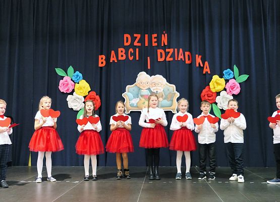 Uroczystości z okazji Dnia Babci i Dziadka w Zespole Szkół w Garczegorzu.