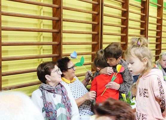 Uroczystości z okazji Dnia Babci i Dziadka w Zespole Szkół w Garczegorzu.