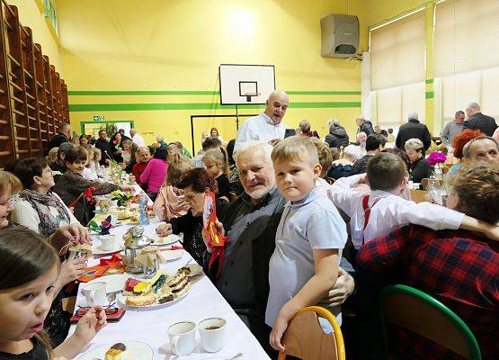 Uroczystości z okazji Dnia Babci i Dziadka w Zespole Szkół w Garczegorzu.