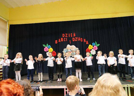 Uroczystości z okazji Dnia Babci i Dziadka w Zespole Szkół w Garczegorzu.