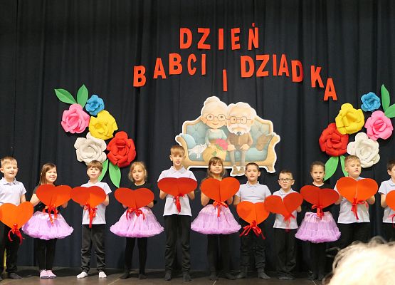 Uroczystości z okazji Dnia Babci i Dziadka w Zespole Szkół w Garczegorzu.