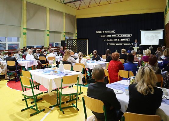 Spotkanie pokoleń i promocja książki p.Janiny Grabowskiej "Marsz Śmierci" w szkole w Garczegorzu.