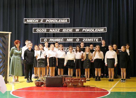 Spotkanie pokoleń i promocja książki p.Janiny Grabowskiej "Marsz Śmierci" w szkole w Garczegorzu.