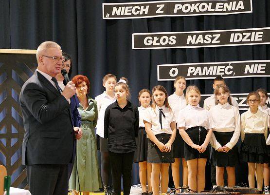 Spotkanie pokoleń i promocja książki p.Janiny Grabowskiej "Marsz Śmierci" w szkole w Garczegorzu.