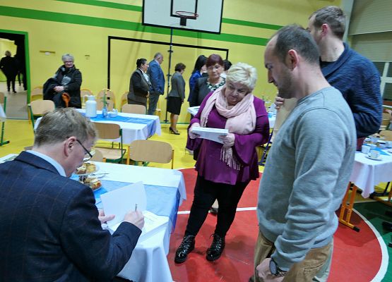 Spotkanie pokoleń i promocja książki p.Janiny Grabowskiej "Marsz Śmierci" w szkole w Garczegorzu.