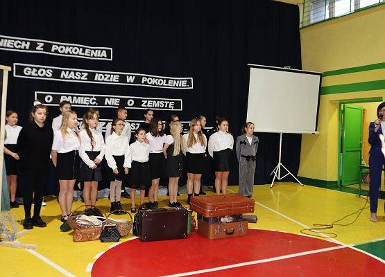 Spotkanie pokoleń i promocja książki p.Janiny Grabowskiej "Marsz Śmierci" w szkole w Garczegorzu.