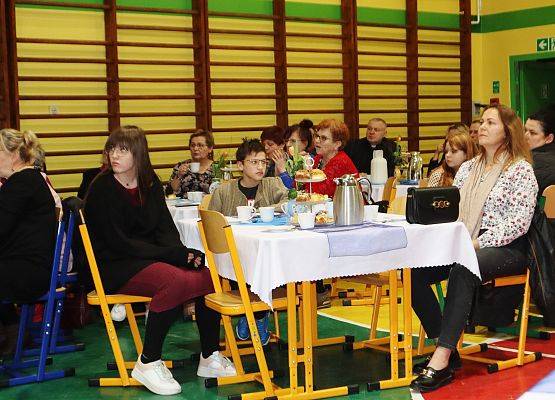 Spotkanie pokoleń i promocja książki p.Janiny Grabowskiej "Marsz Śmierci" w szkole w Garczegorzu.