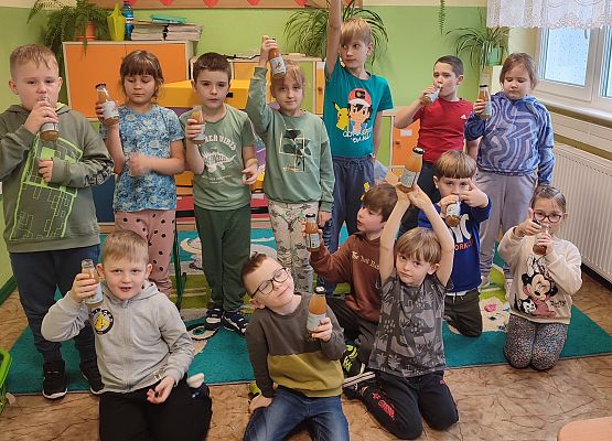 Uczniowie podczas zajęć.