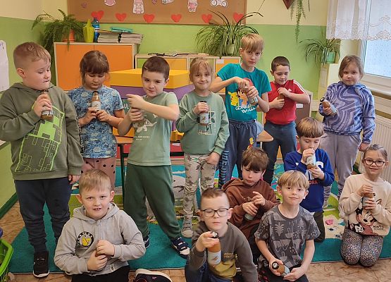 Uczniowie podczas zajęć.