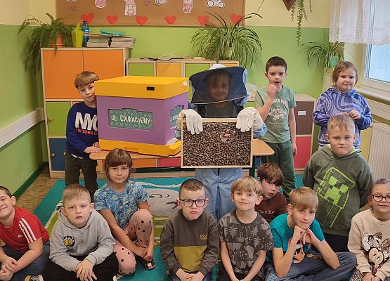 Uczniowie podczas zajęć.