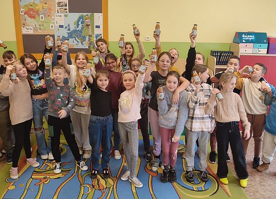 Uczniowie podczas zajęć.