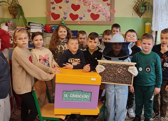 Uczniowie podczas zajęć.