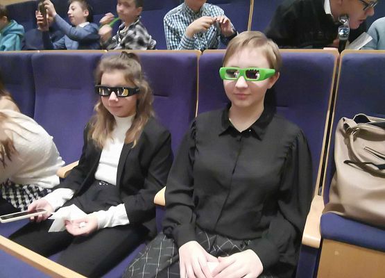 Grafika 2: Wyjazd do teatru